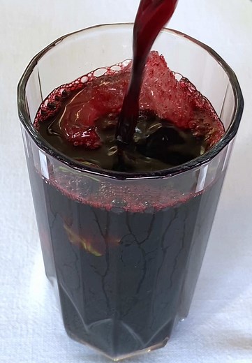 Pensez vous que je devrais avouer mes sentiments à La femme de mon patron ? 🥲😔 Ingrédients : - feuilles d’hibiscus (1/2 bol) - écorces d’ananas - 2L d’eau - 3 tiges de cannelle (facultative ) - feuilles de menthe / citronnelle -Sucre (types et quantité au choix) - 1 sachet de sur vanillé (facultatif) #devoirmaison #misterliver228 #jusdebissap #preparationjusdebissap #recettefacileetrapide