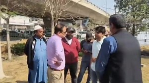 Visited the area of Qayyumabad Chowrangi where rain water gets accumulated during the rain. KMC as part of its plan to improve Baloch Colony Expressway is constructing a new drain so that water can be drained effectively. Entire work of the expressway including lighting will be completed by 31st January #KarachiWorks | Barrister Murtaza Wahab