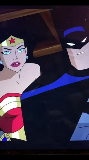 the way Wonder Woman looks at Batman 🥺❤️💙🖤#wonderwoman #batman #dc #superhero #justiceleague #wonderbat #bestship #brucewayne #dianaprince #powercouple #truelove #heros #wannabeyours#greenscreenvideo