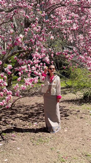 ༄spring is here !!! I am blooming into the best version of my potentials . I am rooted in peace and softness and divine presences forever #springsakuras🌸💞🌸 ༜༜༜guru Rinpochey KHENO la ༜༜༜Mewang Cho KHENO la . Counting on more blessings 🙏🧿🌷🕊️🔥😍🫶🙌