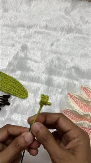 How to assemble a crochet lily flower 🌸#shorts #trending #viral