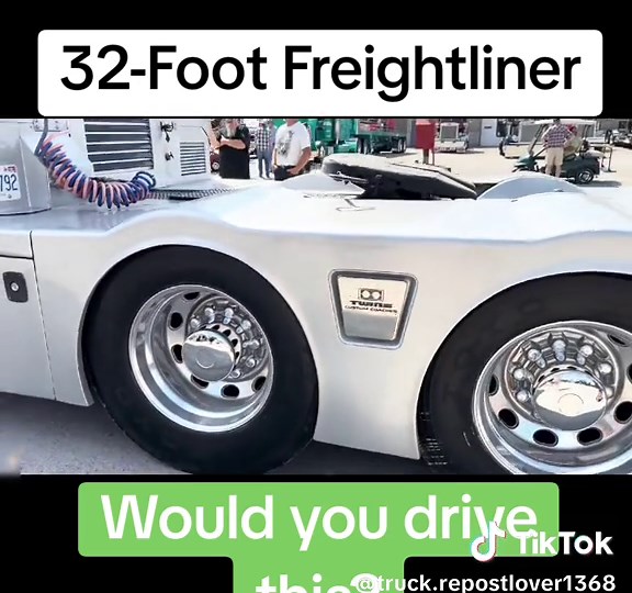 32-Foot Freightliner!! Andy Babiak's Custom Argosy Truck Tour #freightliner