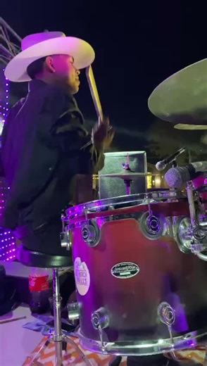 La clika la clika meeen (en vivo)🔥🔥🔊🎛️🔊🎧🎼#segidores #laclika_oficcial #sabesquienllego???👆👆👆 #eraboy