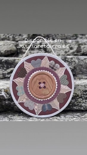 📢PREVENTA YA DISPONIBLE del especial de Patchwork SECRETS “Dreams” diseñado por @paki_galan Os mostramos un avance de los preciosos proyectos que incluye esta joya de libro♥️♥️🚚 Envio disponible a mediados de Mayo. | La Retalera