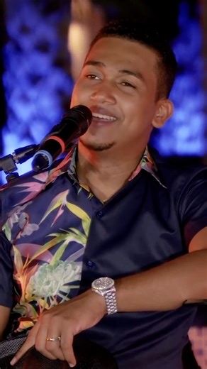 82K views · 4K reactions | Vamos a recordar el año 2020 cuando hice este concierto live donde incluí algunos boleros como este de Roando Laserie titulado "Las cuarenta".  Youtube: @DavidKadaOficial #DavidKada #LasCuarenta #RolandoLaserie #Bolero #DileTú | David Kada | Facebook