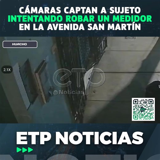 ⚪️🟢 #ETPNoticias📣 La inseguridad ciudadana no da tregua. Durante la noche de este último viernes, cámaras de videovigilancia captaron el preciso momento en que un sujeto intentaba sustraer un medidor de una vivienda ubicada a pocos metros de la concurrida Avenida San Martín, en la ciudad de Huacho. En las imágenes capturadas, se observa al individuo manipulando la caja de conexión con herramientas, buscando dejar sin energía eléctrica a la vivienda. Los dueños del inmueble nos han enviado el v