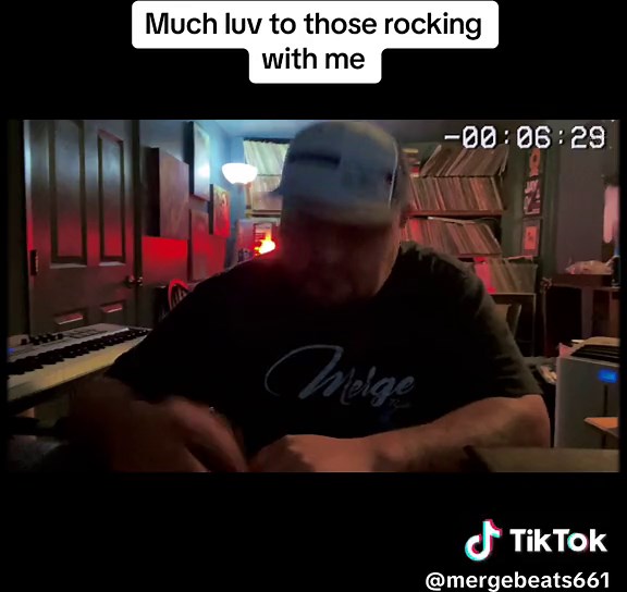 New beat #mergebeats #alwaysproductive #maschinestudio #beats #hiphop #boombap #duets #music #mc #producer #samples #chops #california #kerncounty #headphones #listenup #working #westcoast #eastcoast