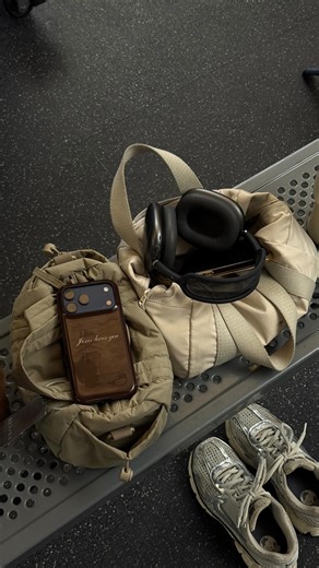 Sarah Ryan on Instagram: "Even on weekends, WE LOCKED IN 🤏🏽❤️‍🔥 Where my weekend workout baddies at? If you aren’t someone that embraces weekend workouts let me tell you — the minute you view your workout as a GET TO DO & not a burden or a chore, the easier it becomes to make workouts a non negotiable any day of the week. Weekends aren’t times I want off from a habit that restores & replenishes me. So the next time you’re deciding whether or not you should show up on a Saturday, remind yourse