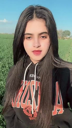 ‏ايوا اني احلي فلاحه في الدنيا 😜😂