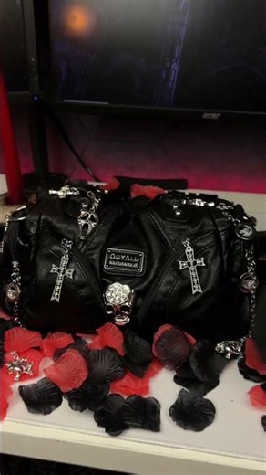 The perfect leather goth bag 😍🦇 #goth #alt #gothic #alternative #altfashion