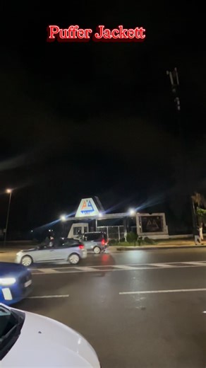 CHICAGOSHOP on Instagram‎: "Chicaago Jaa wjaab meah🔥 lPuffer jackett🥶likamlen kat9elbu eliha ushi haja f l’originalee🇪🇸🔥 للتواصل أو الطلب📦📥: ‏whtsp:0618757370"‎