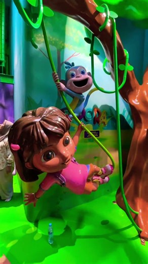 dora gelantungan sama boots #monkey #doratheexplorer #dora #doll #mainananak