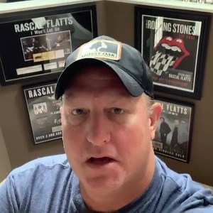 Happy Thursday Fam! For some reason I’m feeling good and full of energy today!!! 🤙 Drop some comments and let me know that you think about the new songs. What’s your favorite? Why? I love singing them all, but really love singing “Warmer”. Hope you all have a blessed and safe Thursday. Big Machine Label Group Rascal Flatts | Gary LeVox