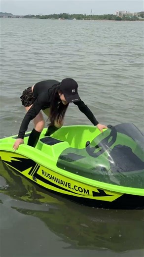 RUSH WAVE BOAT，Two-seater, flexible operation #rushwave #Surfing #kartboat #rushwaveboat