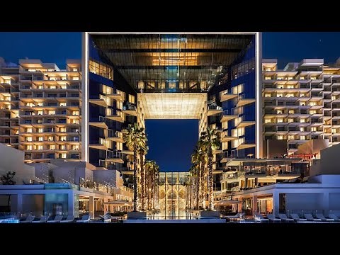 Full Review of the iconic FIVE Palm Jumeirah Hotel in Dubai.