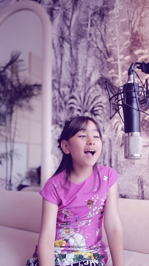 816K views · 8.5K reactions | When I sang ‘Flowers’ with Tita @solenn and Teacher @jadericcio_soprano, it felt like my heart was blooming! Tita Solenn sang in French, Jade sang in Italian, and I sang in English, but it was like we were all singing the same thing! And when I saw how happy my mom was that we were signing her favorite song, it made me feel so proud! Thank you, @troylaureta for arranging this song for us! You are so brilliant! | Scarlet Snow Belo | Facebook