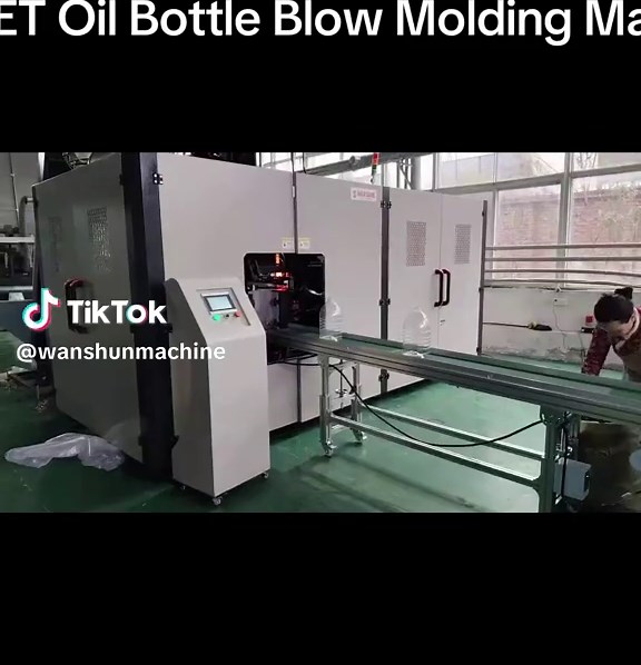 1.8L PET Oil Bottle Blow Molding Machine Overview
