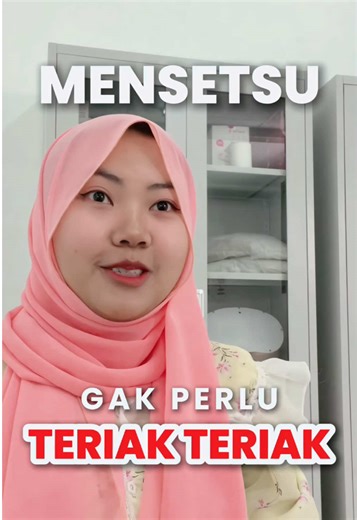 “LULUS MENSETSU! GAK MESTI TERIAK” Siapa yang 2026 mensetsu masih kaya gini? 🫵🏻 Tag temen kamu 😆 Setuju gak? Kalo “Nada Bicara” bisa mengubah suasana mensetsu! 🤔 Sebenernyaa kita bisa loh Lulus Mensetsu dengan suasana yang santai, gak harus teriak dan tegang! Tapi tetap tenang dan sopan yaa,, sini @SUCI SENSEI 🐬 kasih tips nya. 🚨SHARE! ke temen” kamu yang mau LULUS MENSETSU 2026! Mau lebih banyak tips atau mau mensetsu renshuu bareng suci sensei? Caranya gimana? Kalau mau didimbing sampai 