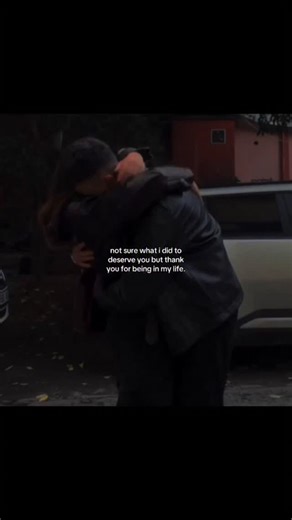 Inspire Wave Quotes on Instagram: "일본은 발걸음을 전기로 변환하는 압전 타일을 활용하고 있습니다. 이 타일은 발걸음에서 발생하는 운동 에너지를 포착합니다. 걷는 동안 체중과 움직임이 타일에 압력을 가합니다. 타일은 약간 휘어지면서 기계적 응력을 발생시킵니다. 타일 내부의 압전 물질은 이 응력을 전기 에너지로 변환합니다. 발걸음 한 번당 미미한 전하가 발생하고, 수백만 번의 걸음이 모이면 LED 조명, 디지털 디스플레이, 센서 등을 작동시키는 데 필요한 전기가 생성됩니다. 시부야역과 같이 유동 인구가 많은 지역에서는 하루 약 240만 걸음이 이 시스템에 참여합니다. 이렇게 생성된 전기는 저장하거나 즉시 사용할 수 있어 기존 에너지원에 대한 의존도를 줄이고 지속 가능한 도시 기반 시설을 지원합니다. 이러한 접근 방식은 일상적인 활동을 실용적인 재생 에너지로 전환합니다. #지식 #알고계셨나요 #추천 #기술 #트렌딩 ✅ ❤️"