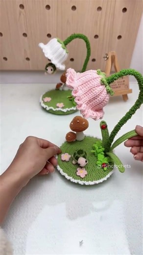 Imagine turning this crochet lamp on… pure cozy magic ✨🧶