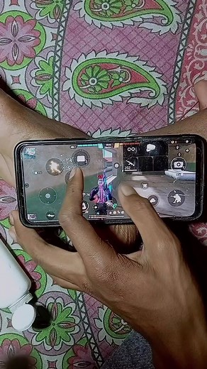 3.7M views · 38K reactions | Free fire one hand gaming videos‼️.... Op gaming videos #viralreels #freefiremax #ffshorts #comedy #funnyvideos #insta #gaming #reels #FreeFire #Respect | Pranad Roy | Facebook