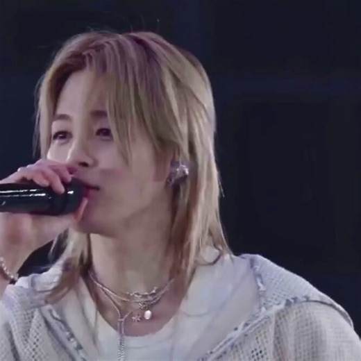 i really cant believe the face he made to taehyung like i would've had to kiss him theres genuinely no other option