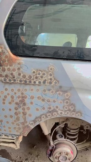 Rust Repair on Damaged Vehicle: Workshop Transformation