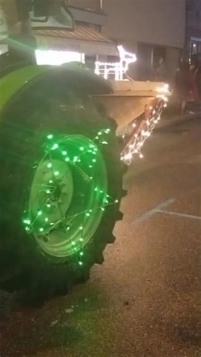 26K views · 308 reactions | Quand ton frère t'envoie le défilé des tracteurs de ta région natale En effet la haut dans les monts du lyonnais c'est pas les bateaux qui sont illuminés mais les tracteurs St martin en haut dans le Rhône | Dominique Poloce | Facebook