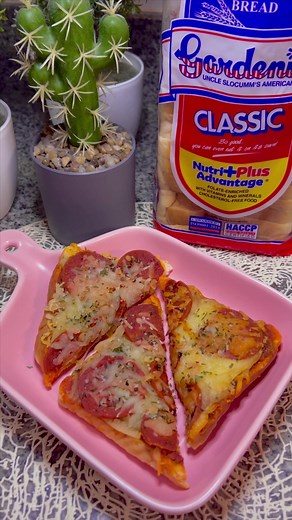 Delicious Spicy Pepperoni Garlic Bread | Gardenia Bread Recipe