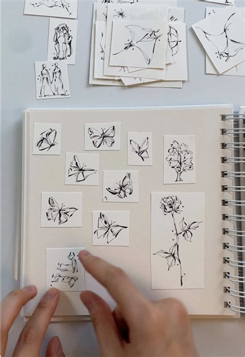📓 타투 도안 붙이는 날 저번 도안집 영상에 이어서 오늘 오랜만에 새 도안들을 가져왔어요! 하나하나 붙일때마다 어떤 손님, 어떤 작업이였는지 기억이 나는게 저도 가끔 신기하더라구요 다들 잘 지내고 계시길 바라며 언제든 또 만나요! 좋은 하루 보내세요 ☺️🍀 Following my last flash book video, I finally brought some new designs today! Every time I pin them up, I'm reminded of the clients and tattoos behind each one. I hope you're all doing well. See you again sometime, and have a wonderful day ☺️🍀 @reylikeblue Tattoo @reylikepen Drawings #reylikeblue #tattoo #추상타투 #타투추천 #타투도안