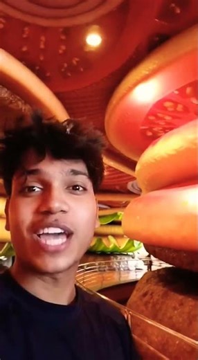 DEKHO GUYS AAJ ME DUNIYA KA SABSE BADA BURGER DEKHNE AYA HUN #aivideo #ai #ytshorts #funny #food
