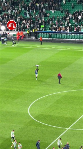 Gyokeres thanks Sporting fans at the end of the game!! 👏