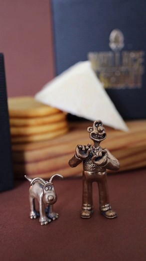Check out these super cute handmade Wallace & Gromit miniature bronze figures and silver necklaces from @licensedtocharm 😍 They make the perfect collectable item or as a special gift for any fan and come complete with a cracking Wallace & Gromit box! 🧀 Shop the collection here: https://aard.mn/LTCxWG | Wallace and Gromit
