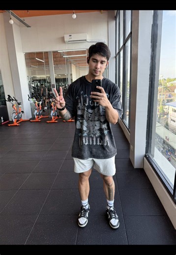 CREATINE: 1) Performance benefits Creatine increases your intramuscular phosphocreatine stores, which helps your body regenerate ATP faster (your “rapid energy” system). Translation: more high-quality reps, better output, and better training progression. What research consistently shows: \t•\tImproved strength and power (especially in short, intense efforts) \t•\tBetter training volume (more reps at a given load) \t•\tIncreased lean mass over time (mainly through better training capacity cellula