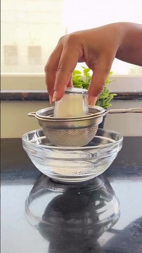 HOW TO SIFT FLOUR PROPERLY | EASY BAKING HACK #bakinghack #flour #shorts