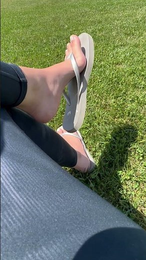 Flip flops & feet #flipflops #feet #sandals #viralfeet #foot