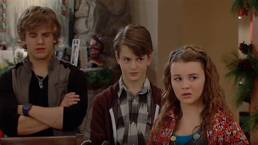 Life With Boys S01:E09 - Chrisbus With Boys