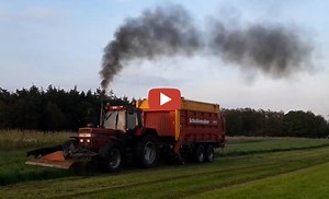 Sound!!!!! Case 1455 xl aan grasmaaien voor stalvoedering..... Hij moet eraan werken........ Case NL