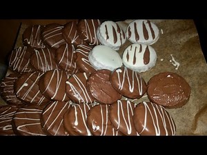 decorating biscuits