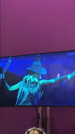 Elaine Hendrix "Defies Gravity" on Wicked Night | DWTS