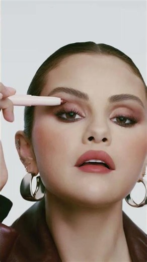 Selena Gomez Looks Breathtaking In New Rare Beauty Campaign!👑🤎 #selenagomez #rarebeauty #queenselena
