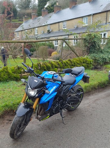 Professional, reliable vehicle recovery service around the Cotswolds and Oxfordshire 🏍️💨 Has your motorbike, car, van or motorhome broken down needing recovery? Whether you’re stuck near Burford or anywhere across the Cotswolds or Oxfordshire, Oxford Breakdown Recovery provides swift, professional, and secure recovery and transport for all types of vehicles. This Suzuki motorbike had broken down near Burford; it just took a simple phone call to us and we safely recovered it to the mechanic in 