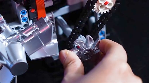 A fully functioning desktop model of the L4 Gasoline Engine ⚙️ https://theblockzone.com/products/1786pcs | The Block Zone