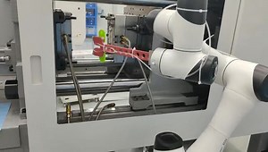 Check out this DOBOT CR5, built for performance and precision, as it loads and unloads injection molded parts. With a repeatability of ±0.02 mm, the Dobot cobot can work seamlessly together in precision machining scenarios for higher standard. During busy periods, Dobot robots can operate around the clock to enhance business productivity. More on CR5 https://bit.ly/3NLeHqi #cobots #collaborativerobots #roboticsi #robot #industrialautomation #robotarm #industrialrobotics | Dobot | Facebook