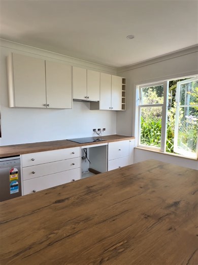 Bright, versatile and stylish ✨️ This stunning kitchen by @KD Homes Limited showcases our antique white doors and panels, proving how fresh and timeless this classic shade can look! #kaboodle #kaboodlekitchen #youmadeit #kitchenrenovation #renovation