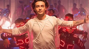 New Loveratri song Rangtaari features LED tights but no Warina Hussain