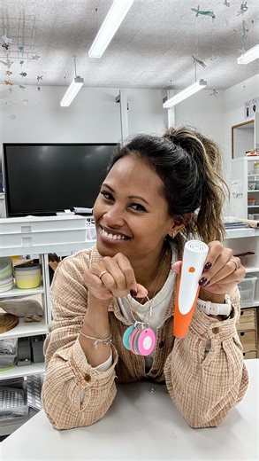 7.2K views · 41 comments | Soundolino. Wie du einen Liederbändel erstellen kannst. _________________________ #Honigkopf #honigkopfconceptstore #schulzimmerorganisation #schulzimmereinrichtung #klassenraumgestaltung #klassenzimmerorganisation #schweizerlehrerin #schweizerlehrer #instalehrerzimmer #churermodell #zyklus1 #musik #liederbändel #soundolino #anzeige #schweizerprodukt | Honigkopf | Facebook