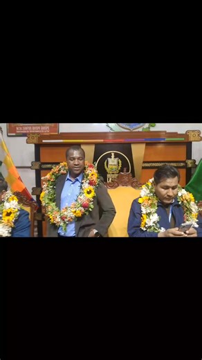  Alcalde de Coripata Lic.Julio Salinas Ballivián luego de la firma de activación por parte del gobernador Santos Quispe en apoyó al instituto superior Coripata. | Red Yungas | Facebook