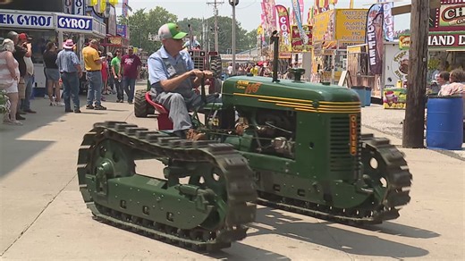 Mississippi Valley Fair holds annual tractor parade