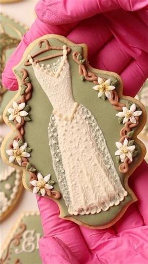 Decorating wedding gown cookies with royal icing #royalicingcookies #customcookies #decoratedcookies